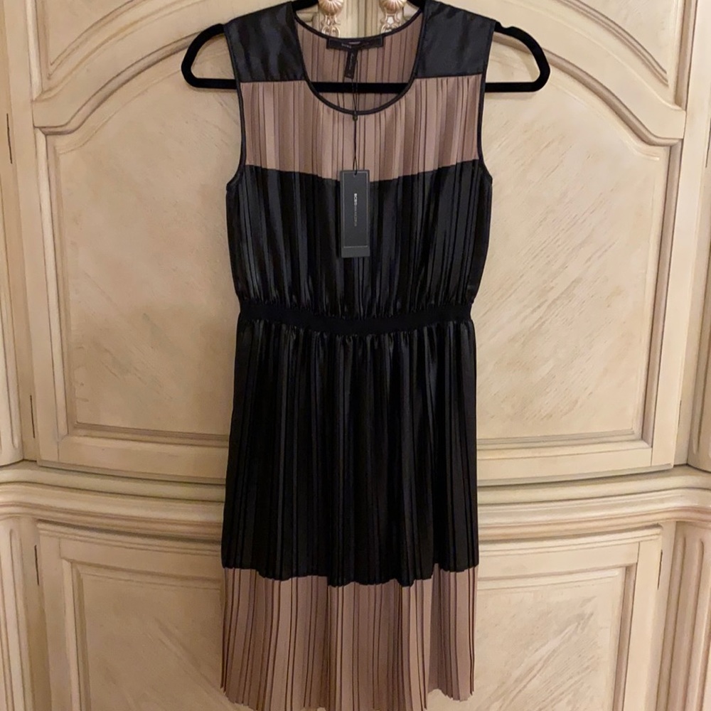 BCBGMAXAZRA New black/tan ROMA dress size XS. New with tags.